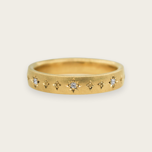 Eridanus · Sol · Goldring mit weißen Saphiren und Handgravur